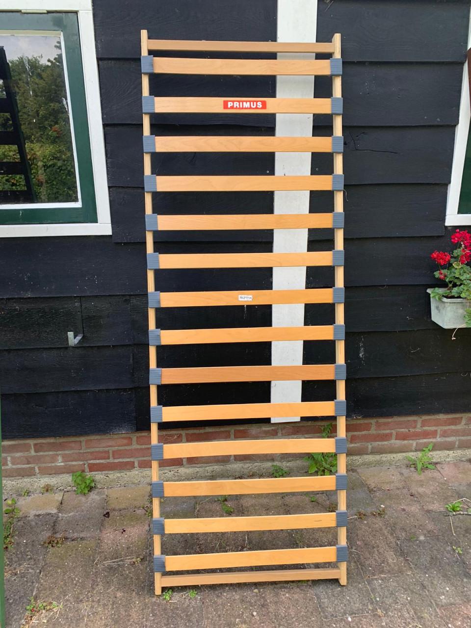 Logeer bed en latten bodems