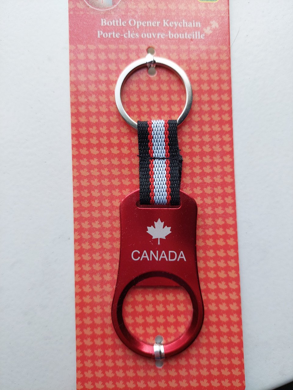 2 sleutelhangers/flesopeners uit Canada