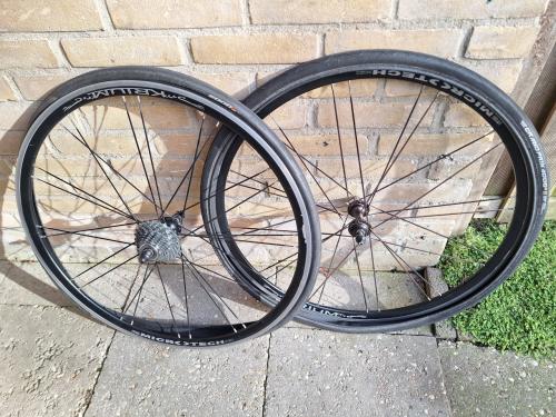 2 sets racefiets wielen.