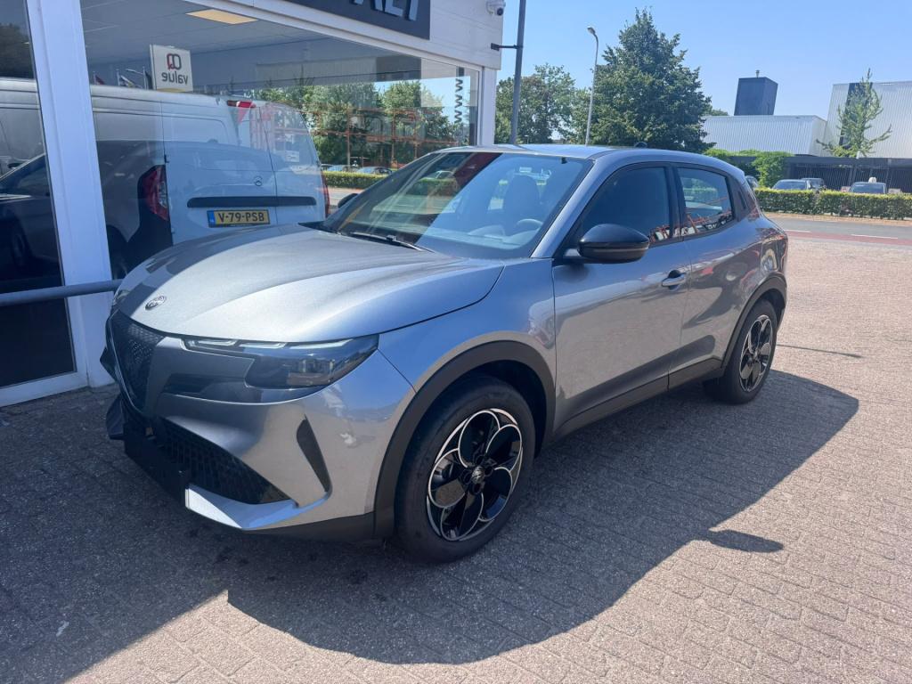 Alfa Romeo Junior elettrica 54 kwh