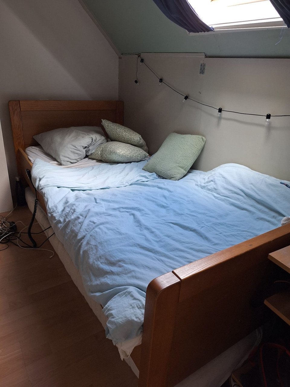 Stevig bed met verstelbare lattenbodem (eletrisch)