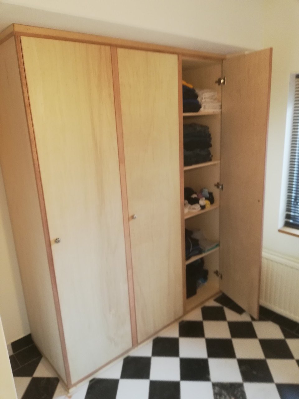 Meubelmaker biedt zich aan