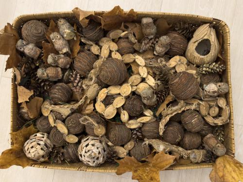 Kerstboom decoratie van natuurlijke materialen