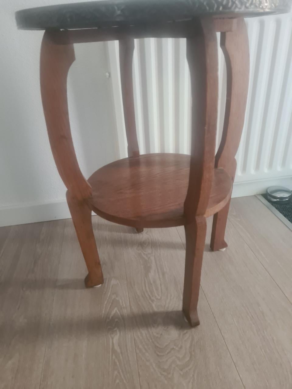Antiek tafeltje