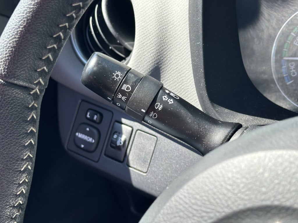 Toyota Yaris 1.5 hybrid lease i camera i automaat i airco l navigatie i zee