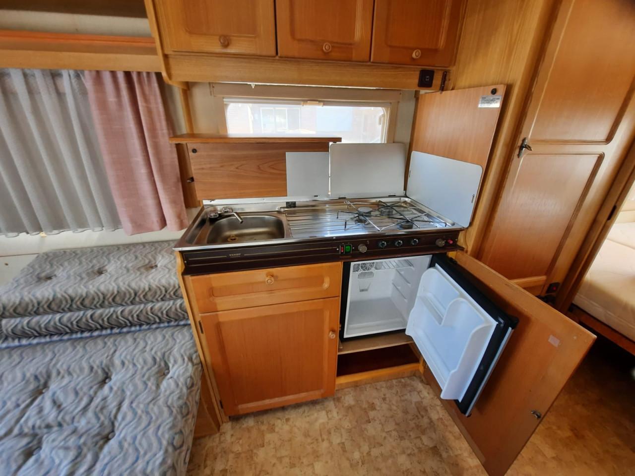 Caravan Fendt Joker 1991 type 495A met voortent en luifel