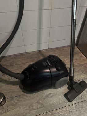 Philips mobilo plus Max 1700 watt stofzuiger als nieuw met hulpstukken