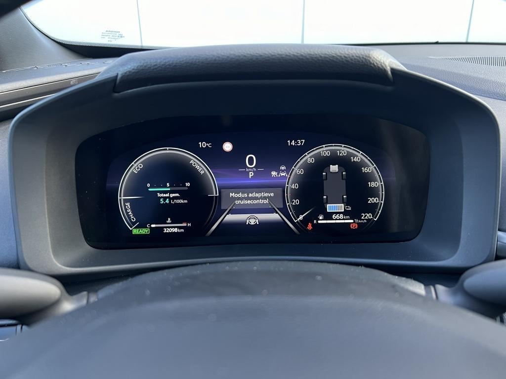 Toyota C-hr 1.8 hybr 140 first