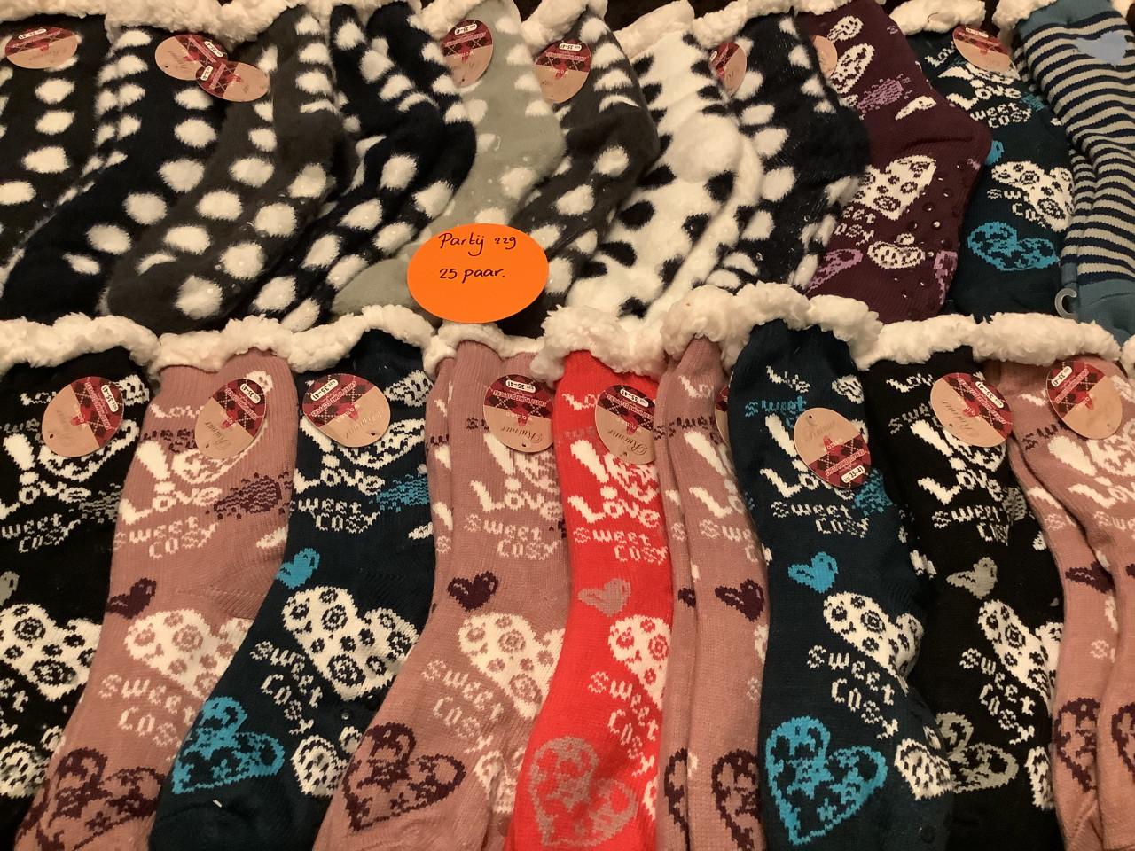 Partij dik gevoerde fluffy huissokken. ( partij 229)