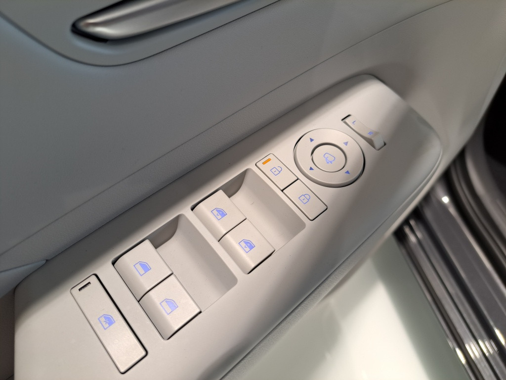 Hyundai Kona electric premium 65.4 kwh | demo voordeel! | snel leverbaar! |