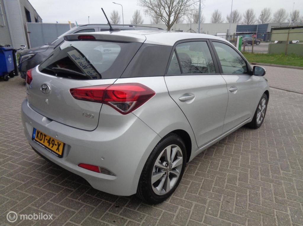 Hyundai I 20 1.0 t-gdi comfort/airco/camera/pdc/1st eig/lm velgen/slechts 8