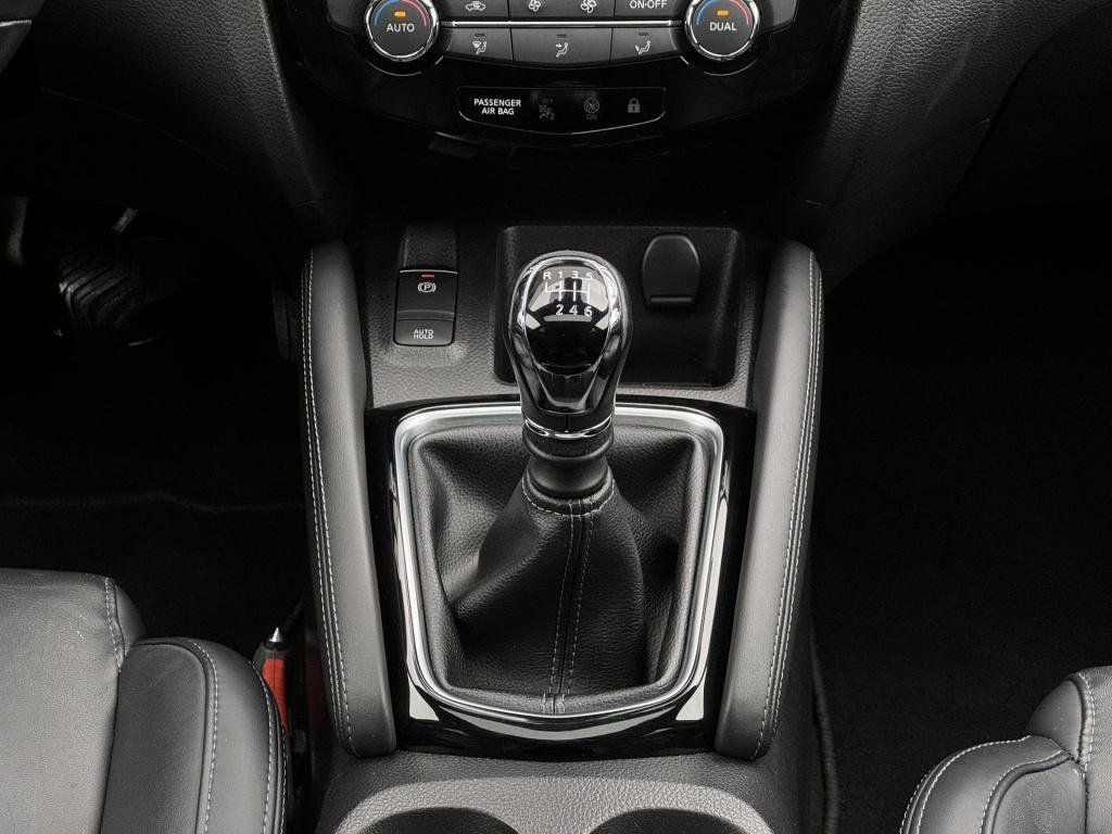 Nissan Qashqai 1.2 tekna + incl. trekhaak!