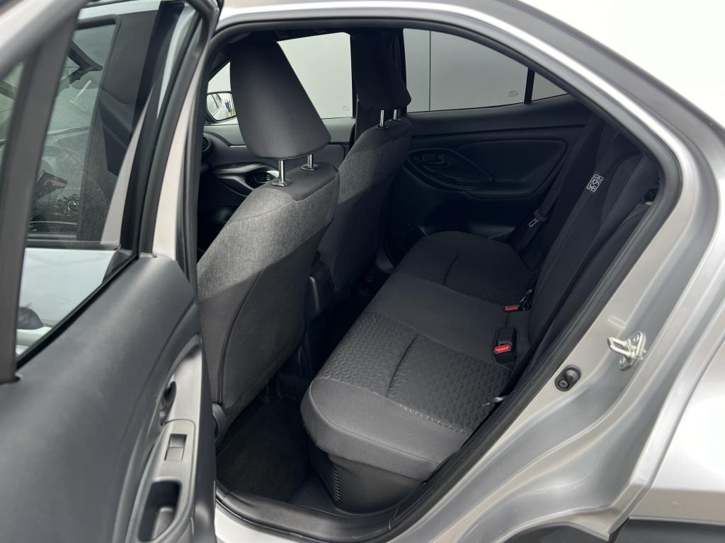 Toyota Yaris Cross 1.5 hybrid dynamic | all-seasonbanden | comfort pack