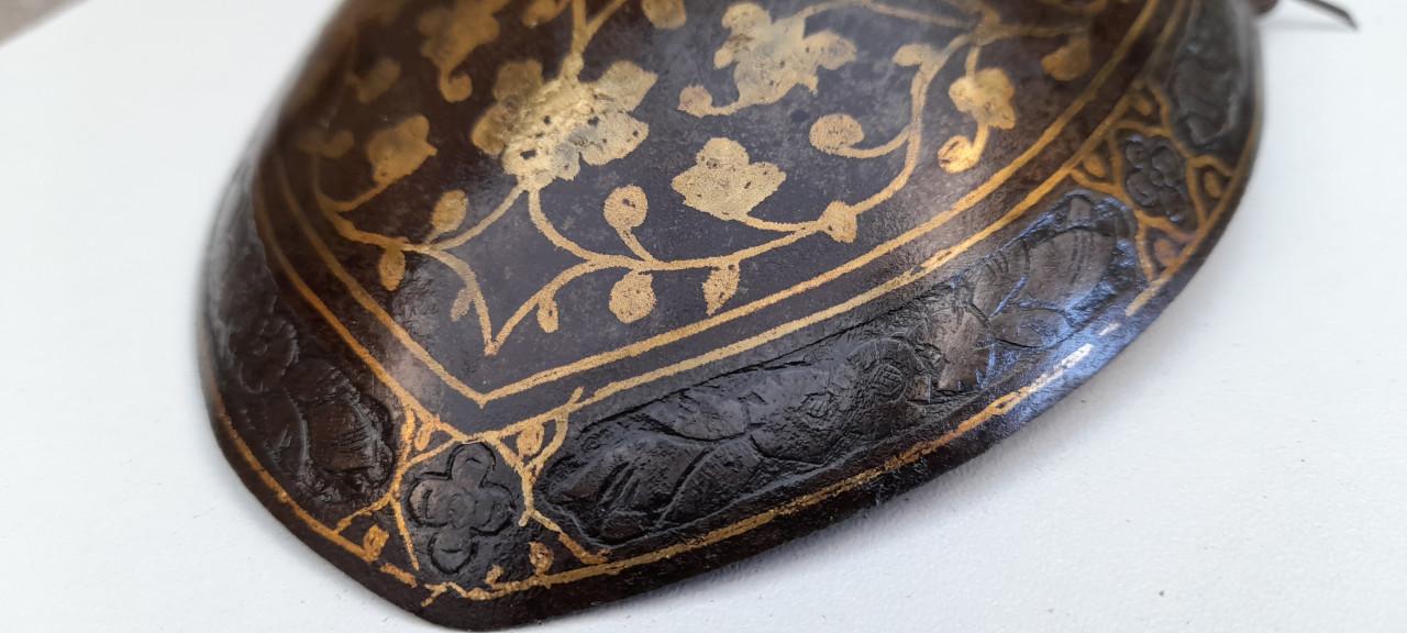 Bazuband. Perzische armbesherming. 19e eeuw.