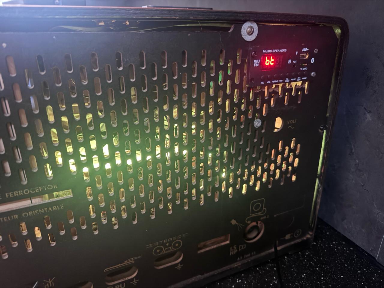 Prachtige jaren50 radio gemoderniseerd