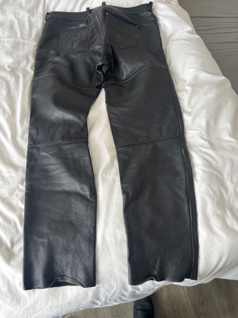 TE KOOP: lederen motorbroek, merk MQP, maat 54