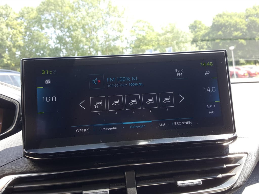 Peugeot 3008 1.6 plug-in hybrid 225pk blue lease allure eat8 automaat navig