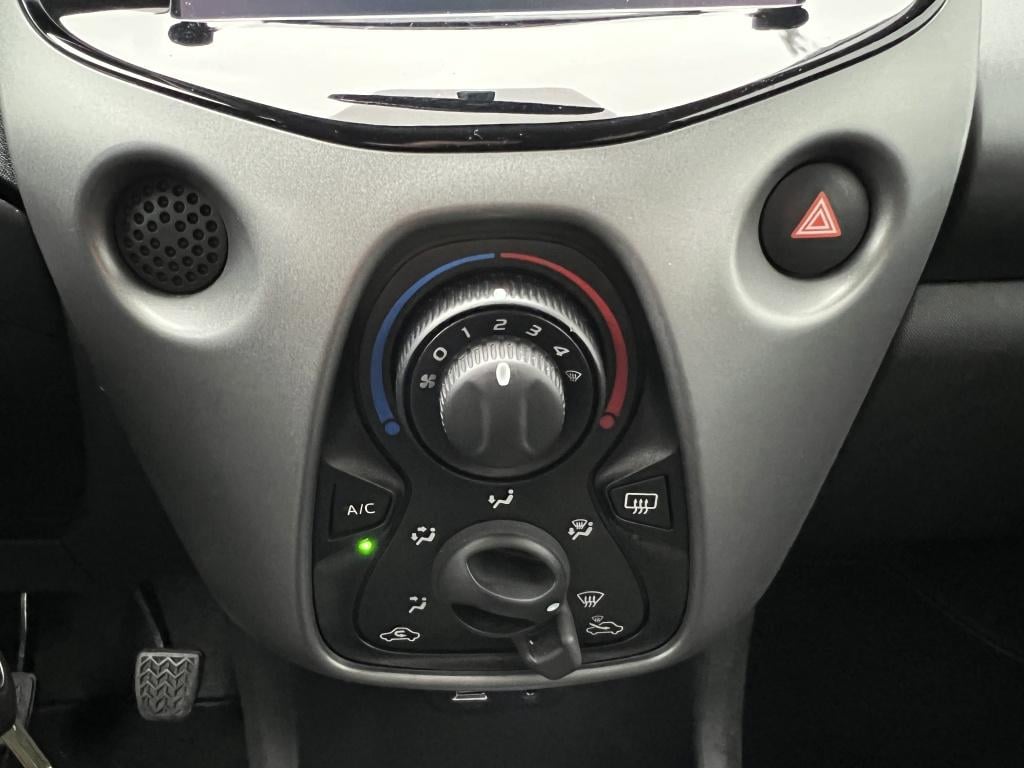 Toyota Aygo 1.0 vvt-i x-first cabrio | subwoofer | instaplijsten| uitlaatsi