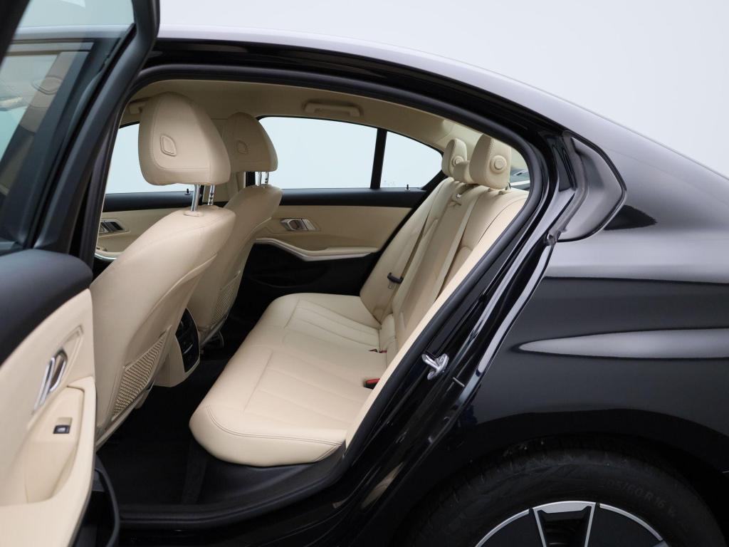 BMW 3-serie 318i business edition | virtual cockpit | navigatie | leder | c