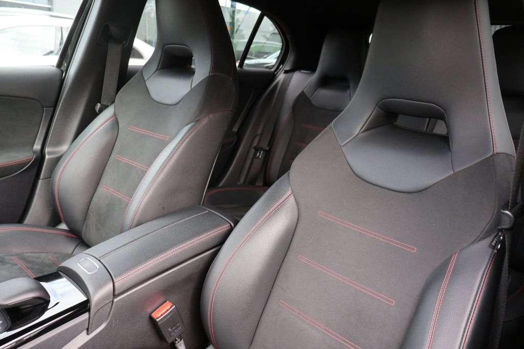 Mercedes-Benz A-Klasse 250 e business solution amg limited l mbux l camera 