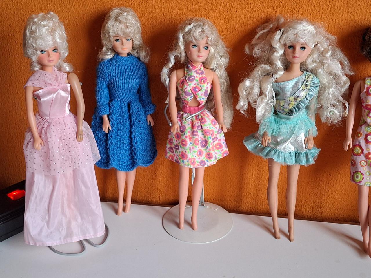 Betty Teen Tong Barbies 8 stuks