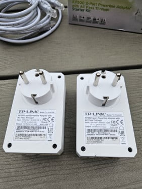 ZganTP-LINK TL-PA4020P-KIT AV500 2-Port Powerline wifi Adapter