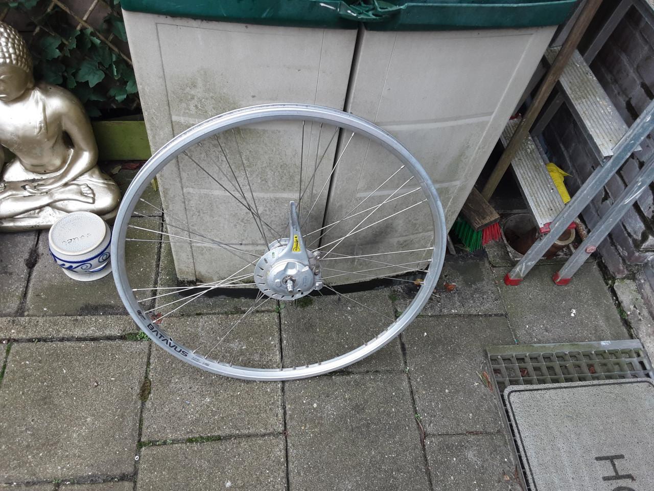 Batavus 28 inch nexus voorwiel, naafdynamo, rollerbrake rem
