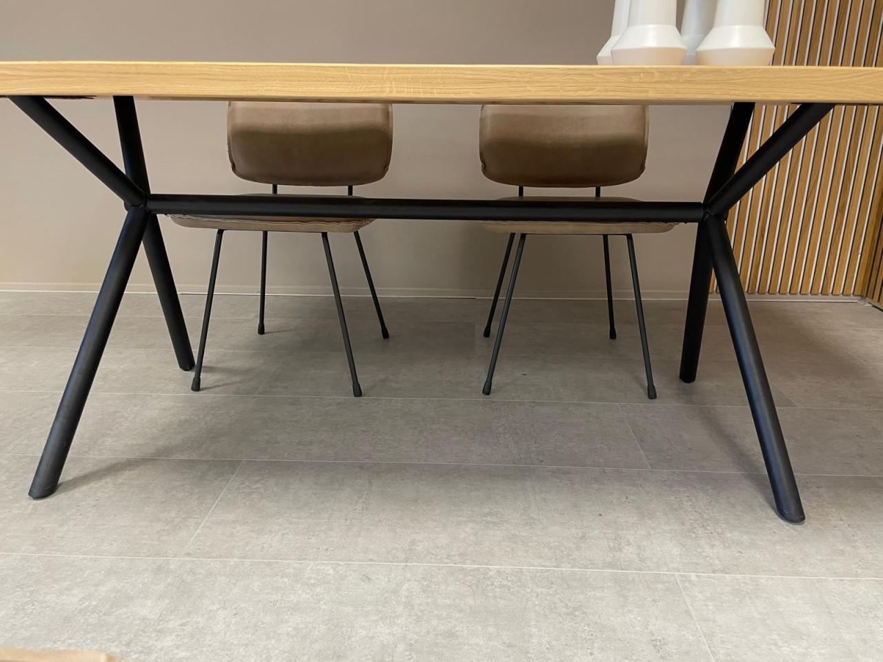 Eettafel eiken, nu als showmodel afgeprijsd