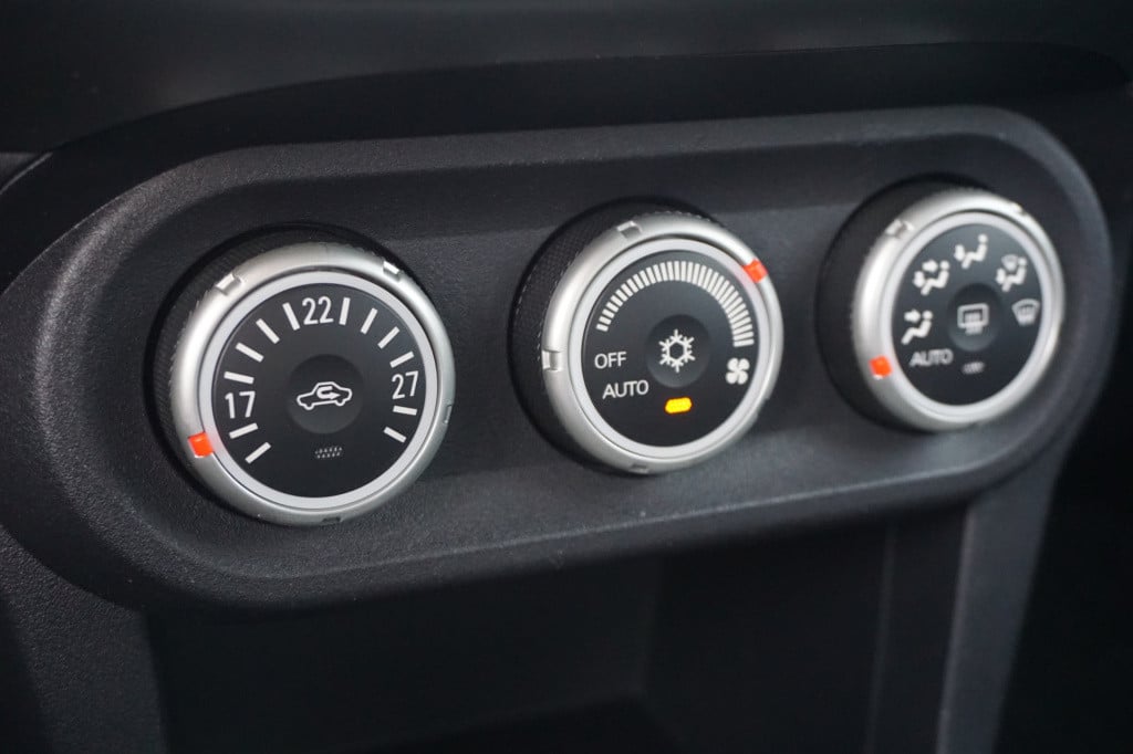 Mitsubishi Lancer sports sedan 1.8 invite airco / cruise / elektr. ramen / 