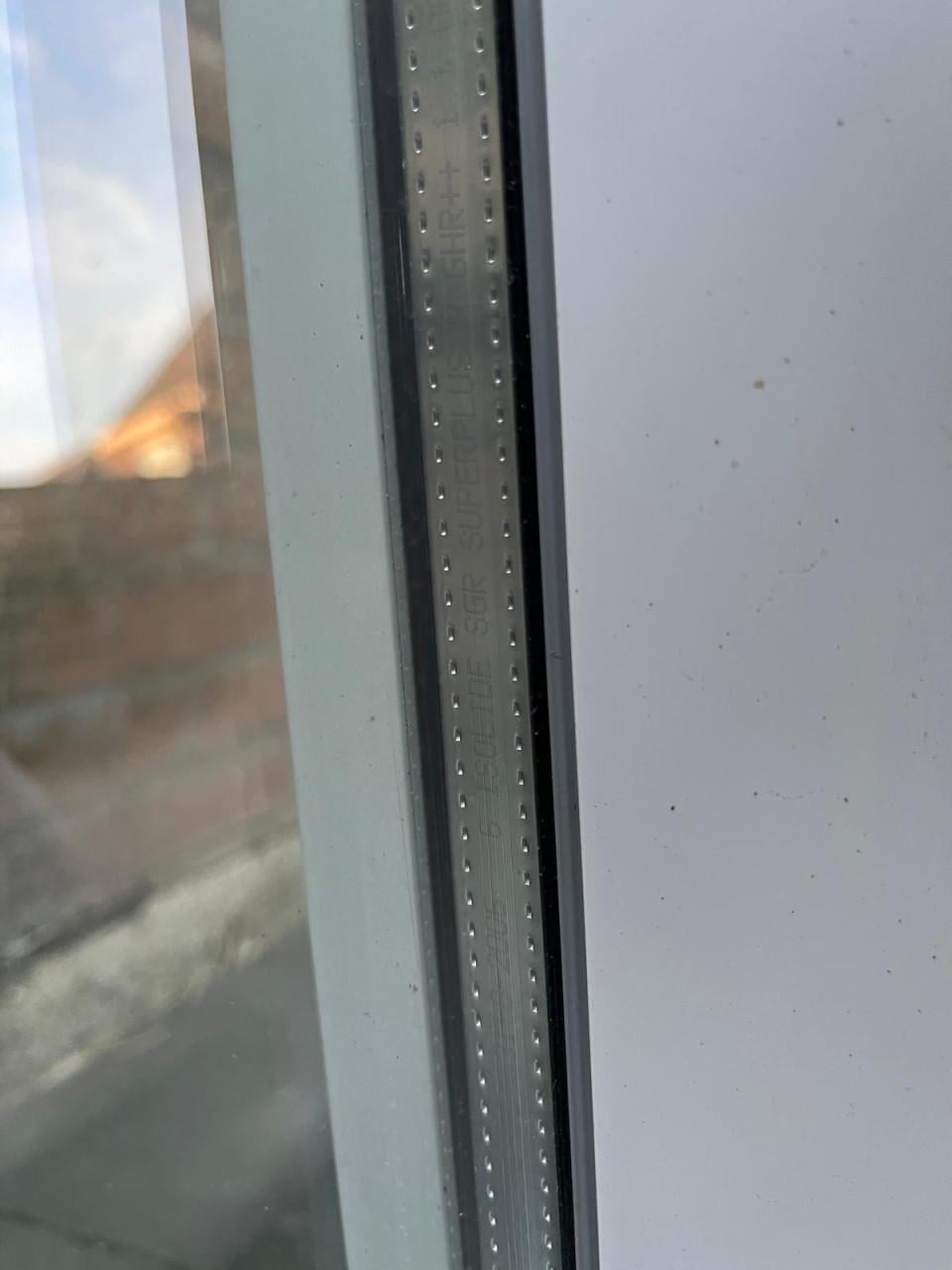 Kunststof kozijn met draai-kiepraam (dubbel glas) | 153x131 cm