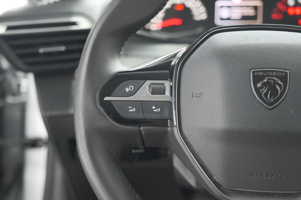 Peugeot 208 puretech 100 active | parkeersensoren | navigatie | apple carpl