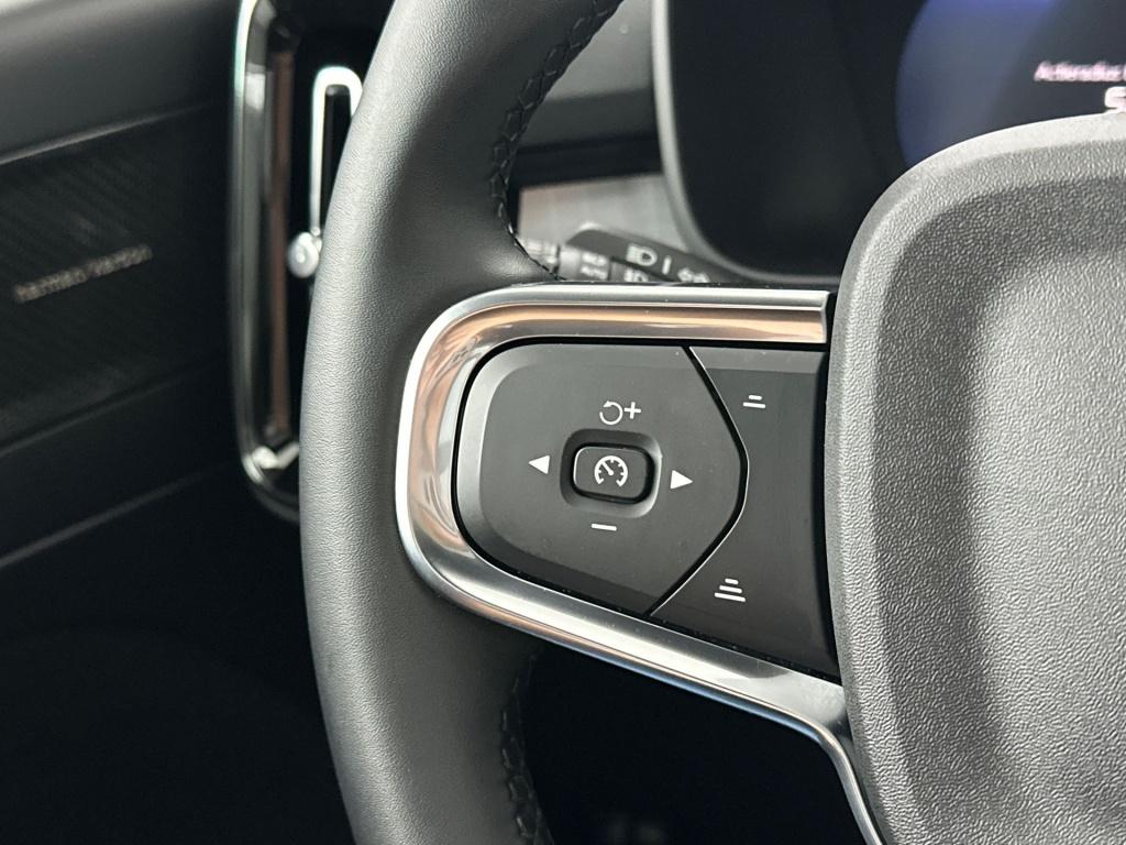 Volvo XC40 b4 197pk plus dark| camera| trekhaak| adap.cruise| h&k audio| pa
