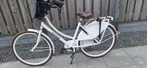 Leuke witte opoe fiets