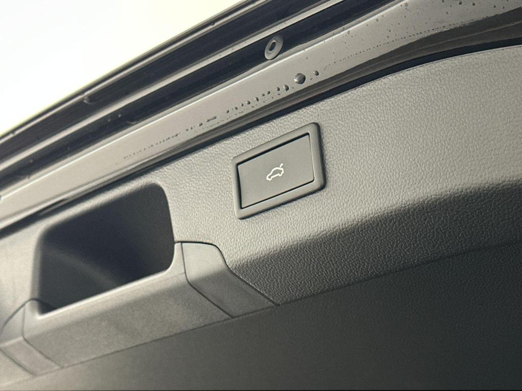 Skoda Superb sportline business 1.5 tsi phev 150 kw / 204 pk co