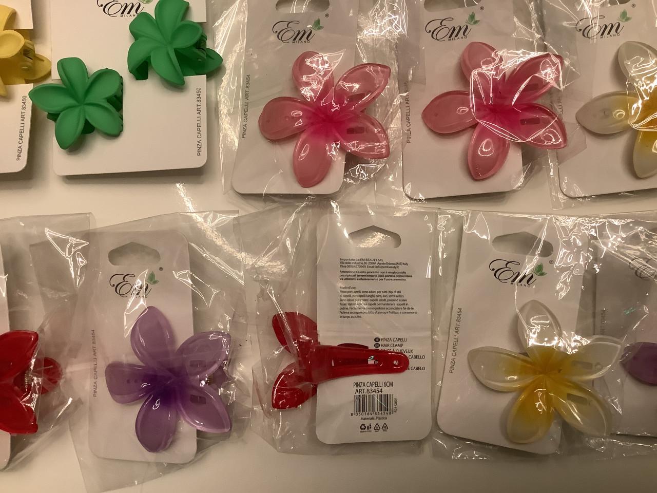 Partij leuke haarclips/haarspelden en haarelastieken. ( partij 23)