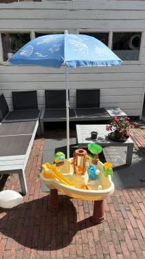 Step2 watertafel met parasol – nette staat