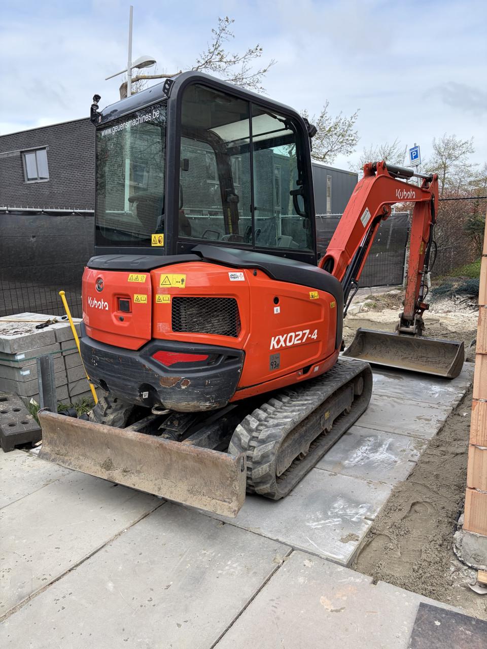 Kubota kx027