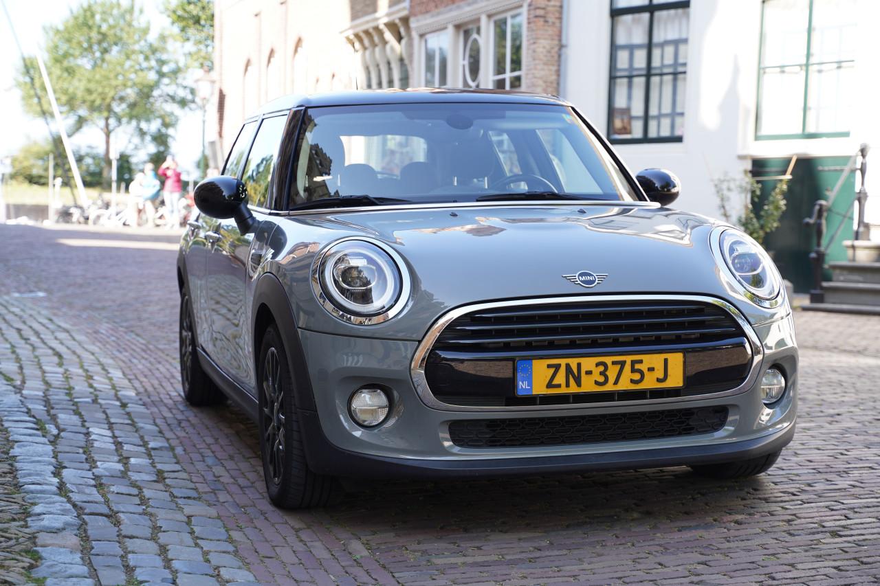 Zeer nette Mini 5-deurs Business I PANO I 2E EIG I 2019
