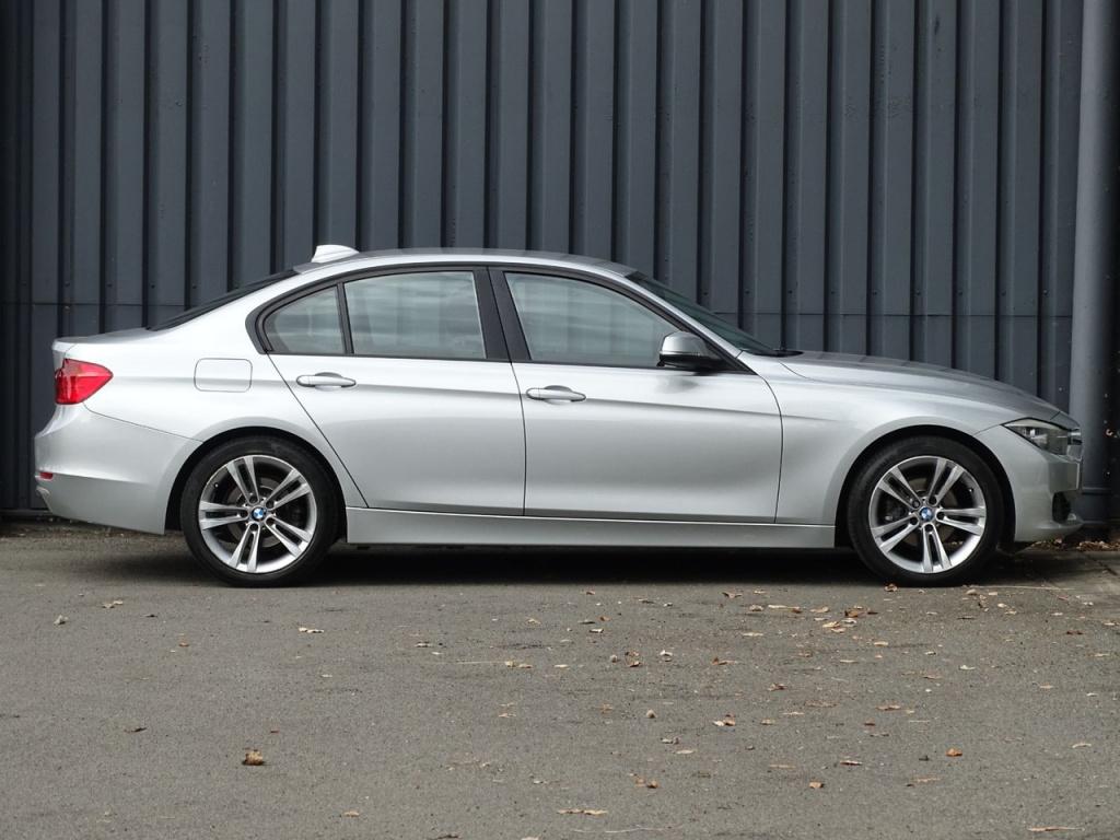 BMW 3-serie 320i executive automaat | 18" | afn. trekhaak | bluetooth