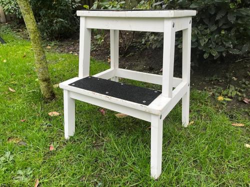Houten IKEA keukentrapje / werkkrukje met anti-slip