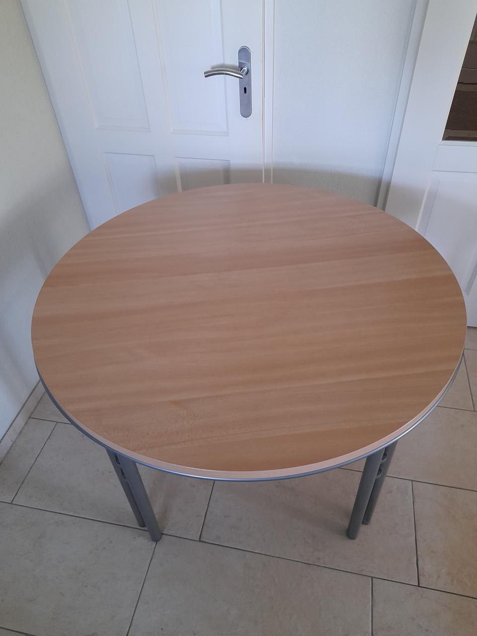 2 leuke stoeltjes (in goede nette staat )  Eventueel met tafel