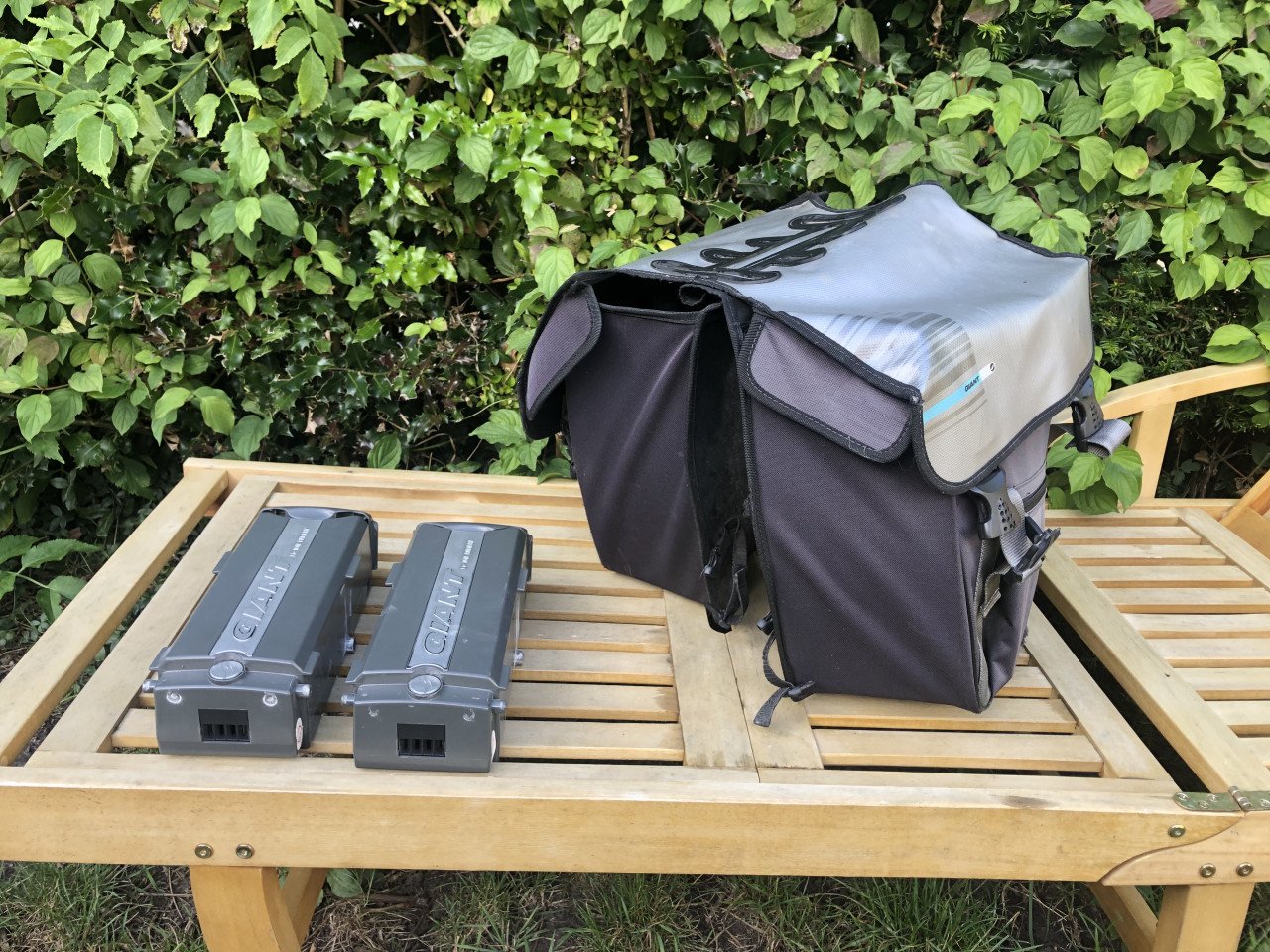 GIANT elektrische fiets accu’s +fietstassen te koop.