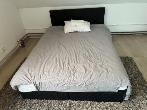 Boxspring  - zwart - 140x200 - logeerbed