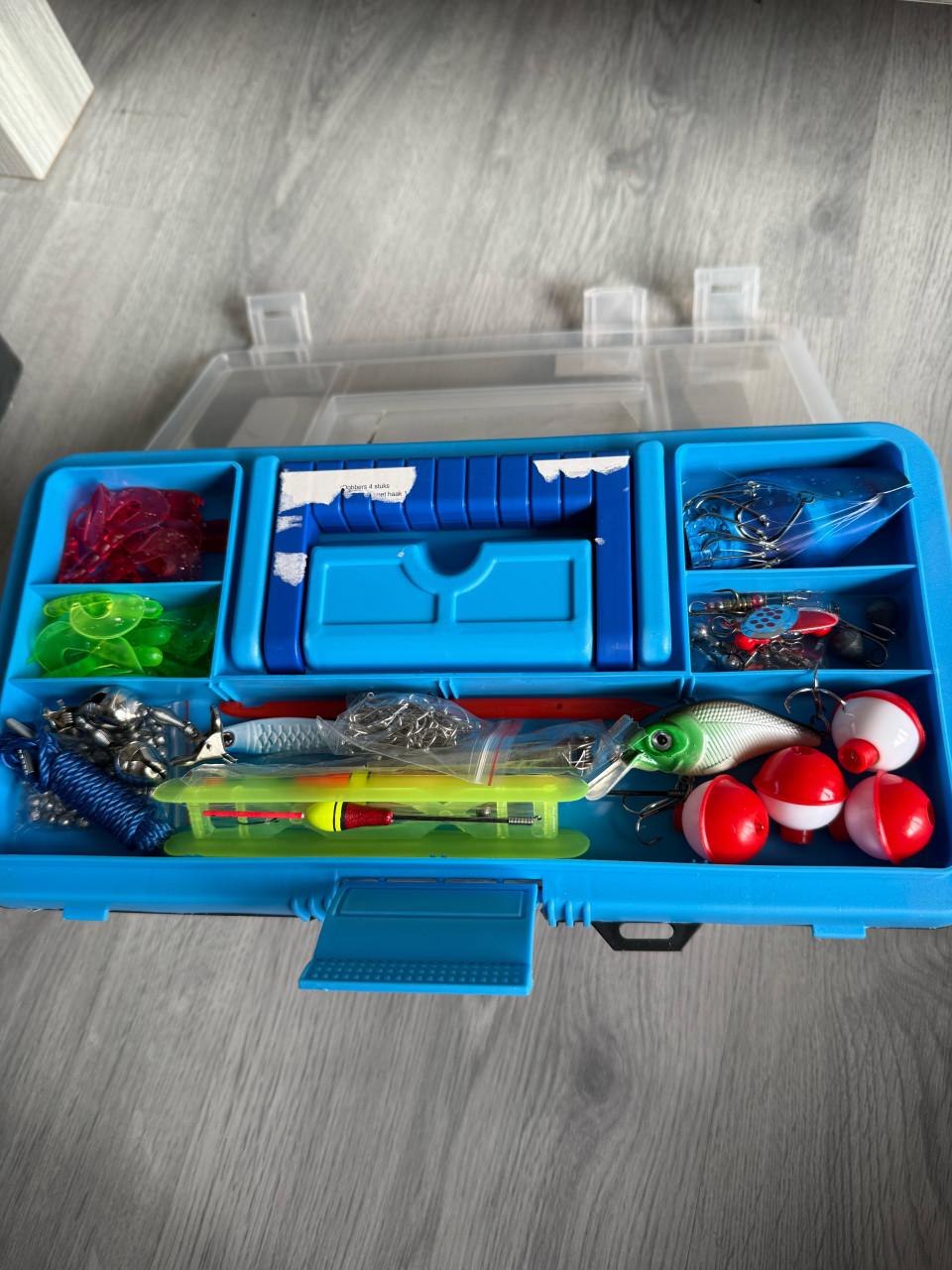 Complete vissers set - 6 hengels , 11 molens en toenehoren