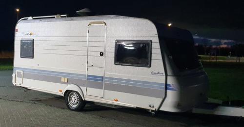 Hobby 495 met voortent