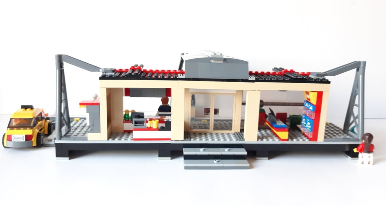 Lego City treinstation 60050: met taxi en 5 minifiguren