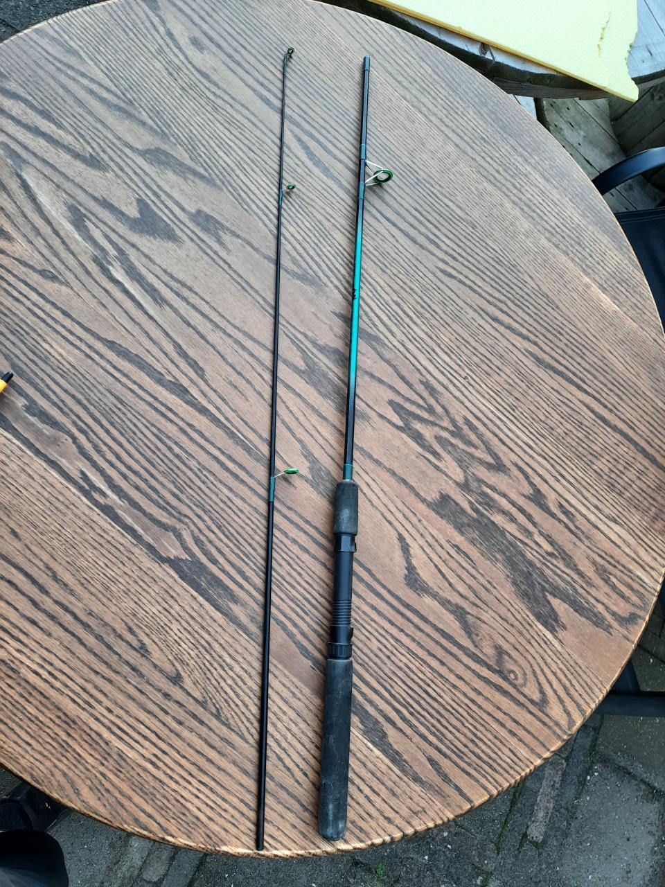 Hengels en molens strandhengel zeehengel boothengel karperhengel vissen