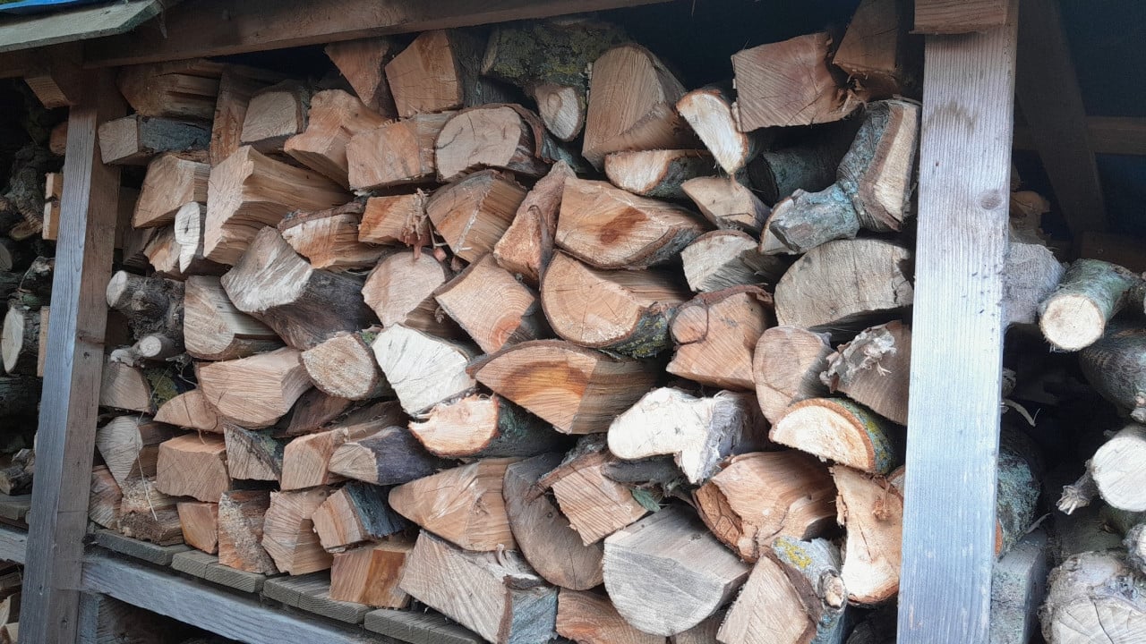 Partij middelhard hout.