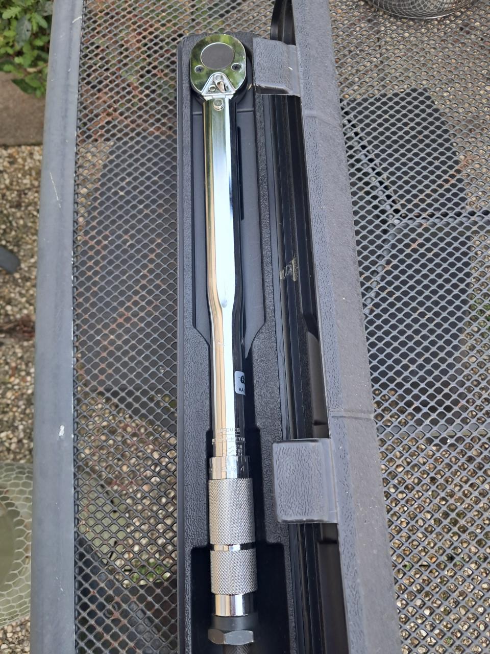 Momentsleutel en doppenset te koop