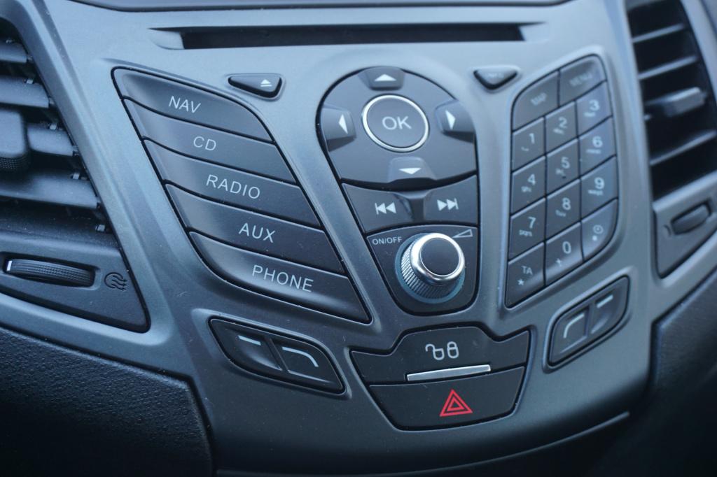 Ford Fiesta 1.0 style airco / navi / cruise / elektr. ramen / nap / apk t/m